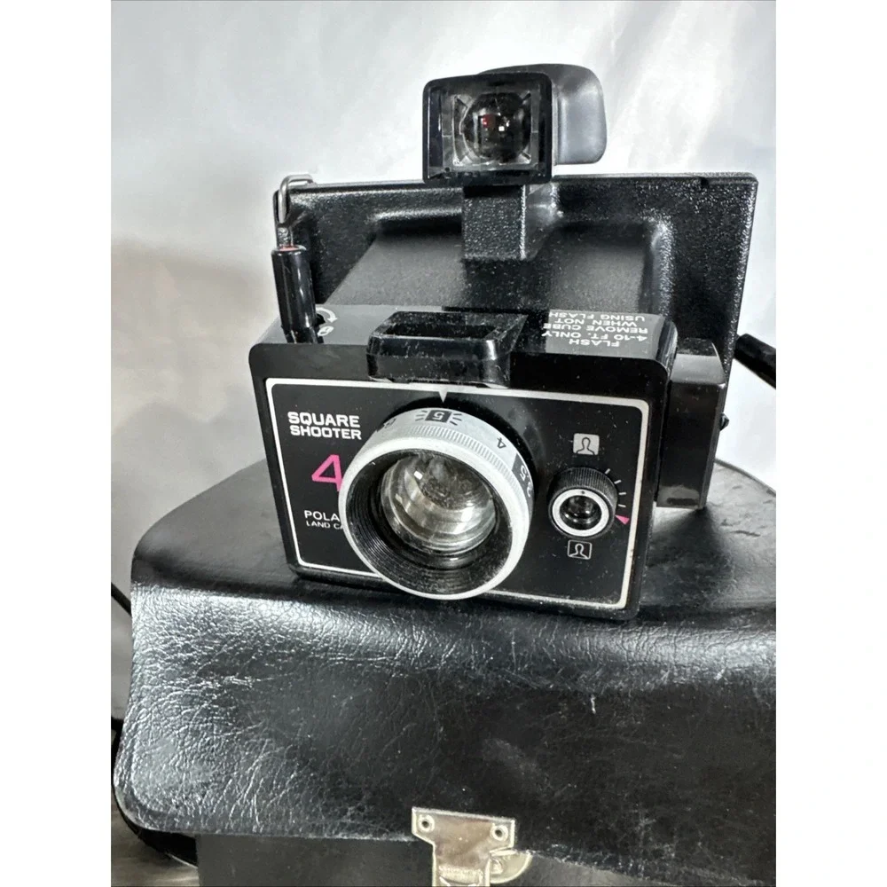 Lot Of 2 Polaroid Land Cameras Square Shooter 4 & Super Colorpack IV With Cases